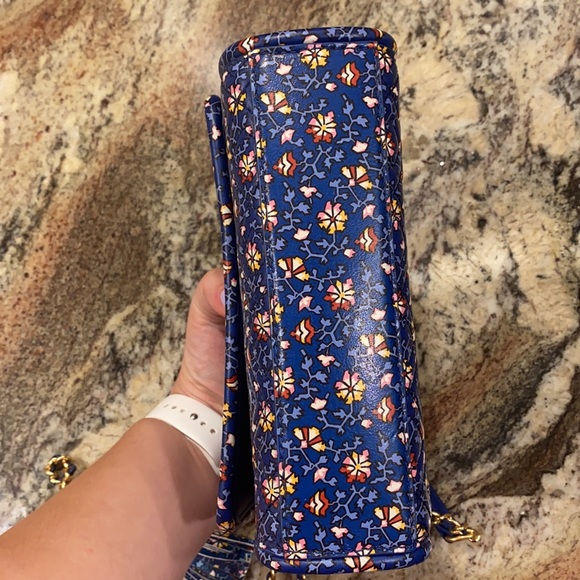 Tory Burch Fleming Convertible Shoulder Bag - Picture 9 of 10